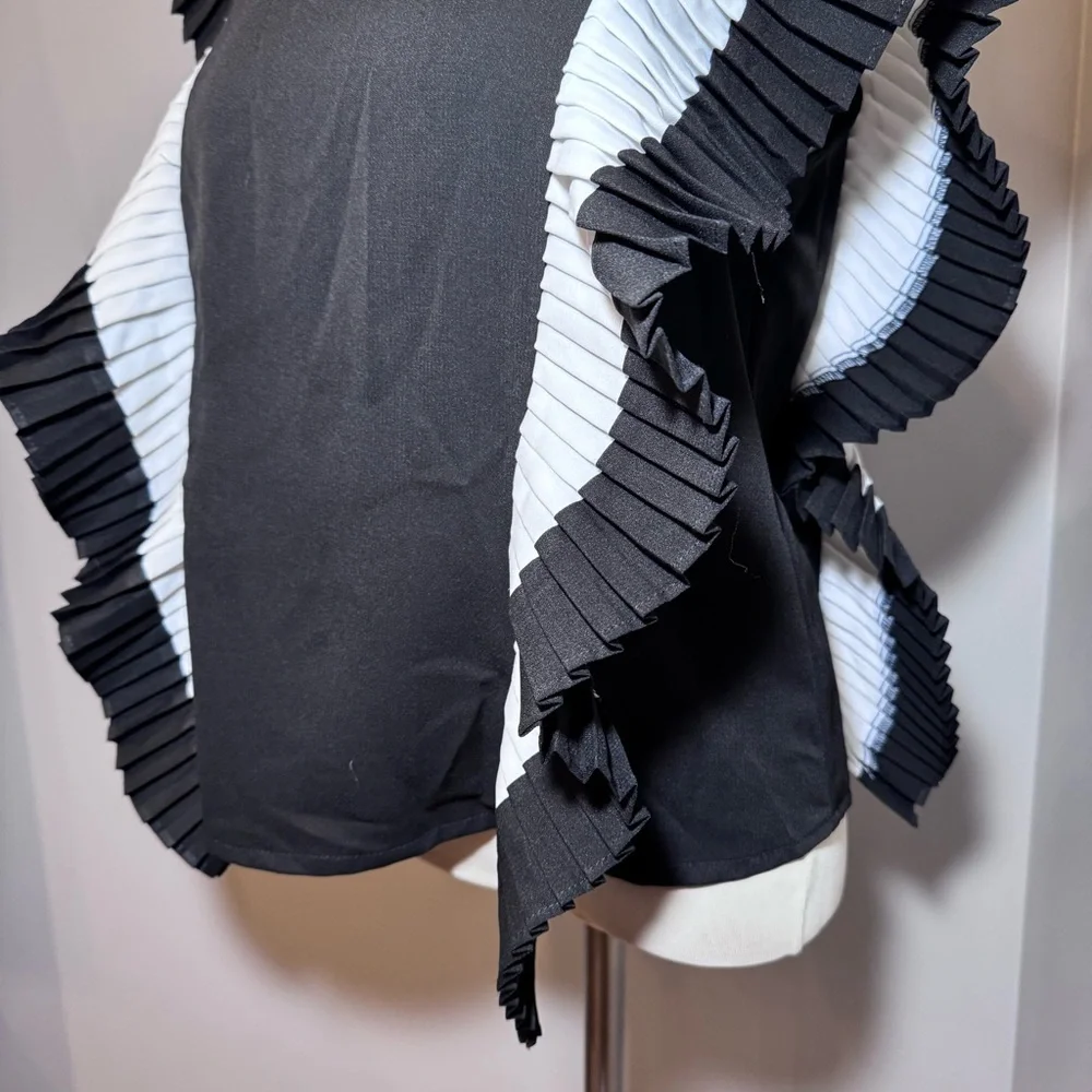 FAB’RIK Sleeveless Ruffle Accent Blouse BLACK-WHITE / SMALL - Picture 3 of 12